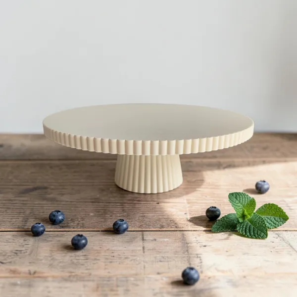 Ribbed cake stand