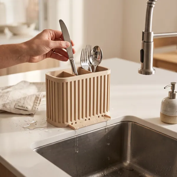 Japandi cutlery drainer with three compartments