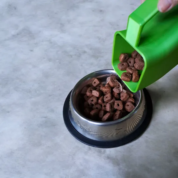 Curved Pet Food Scoop