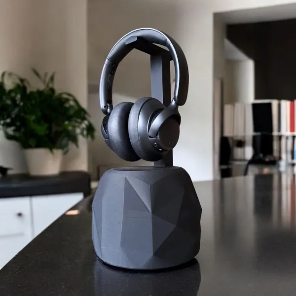 Low Poly Headphone Stand "TheRock"