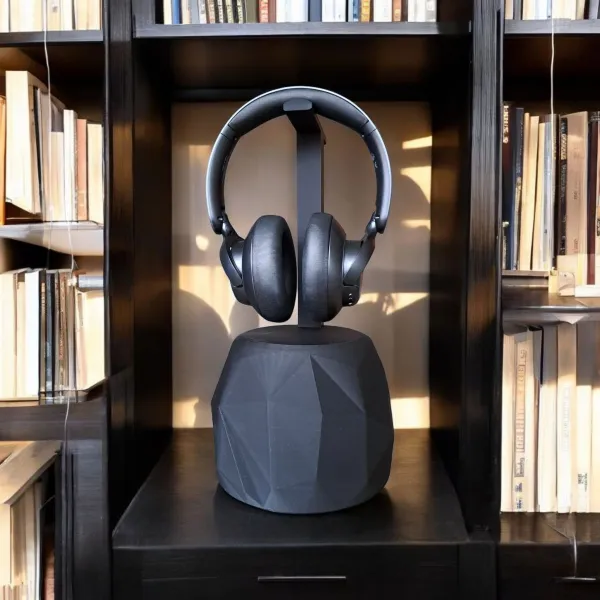 Low Poly Headphone Stand "TheRock"