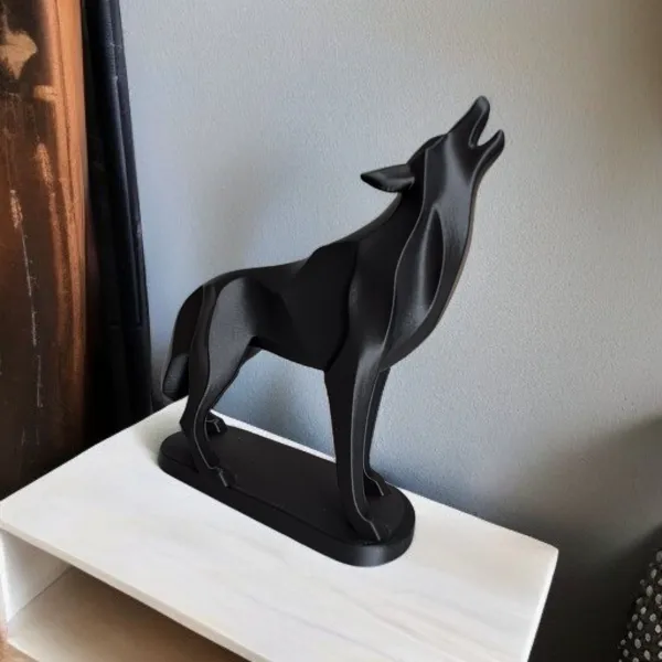Sculpture #20 - Standing Howling Wolf