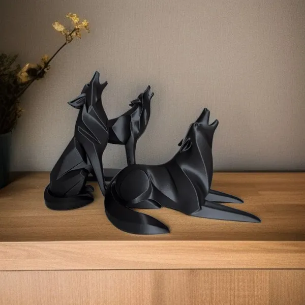 Sitting Wolf Sculpture, Howling at the Moon