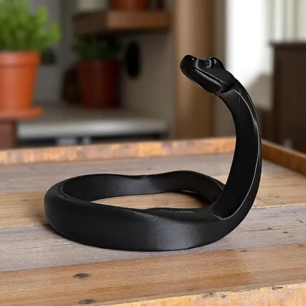 Sculpture #23 – Minimalist Snake "Black Mamba"