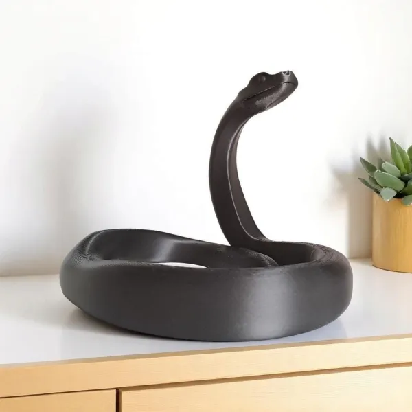 Sculpture #23 – Minimalist Snake "Black Mamba"