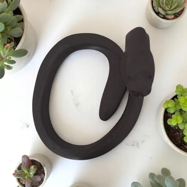 Sculpture #23 – Minimalist Snake "Black Mamba"