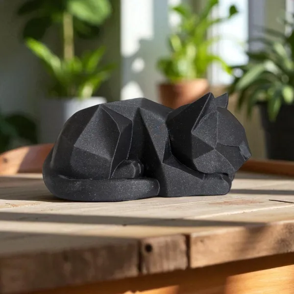Low Poly Kitten Sculpture, Waiting Pose