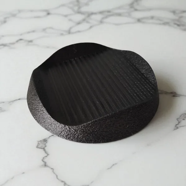 Tilted snack bowl