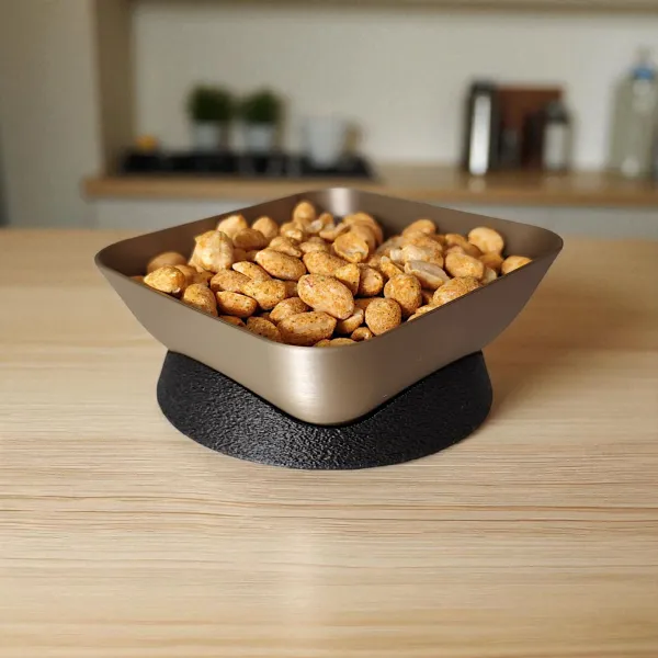 Tilted snack bowl