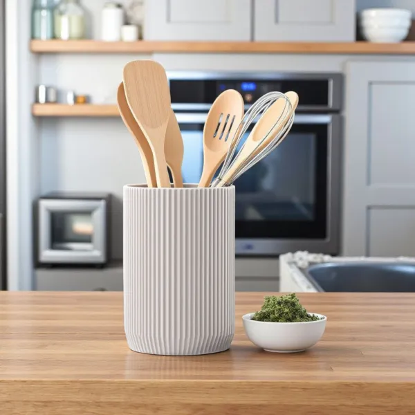 Ribbed kitchen utensil holder