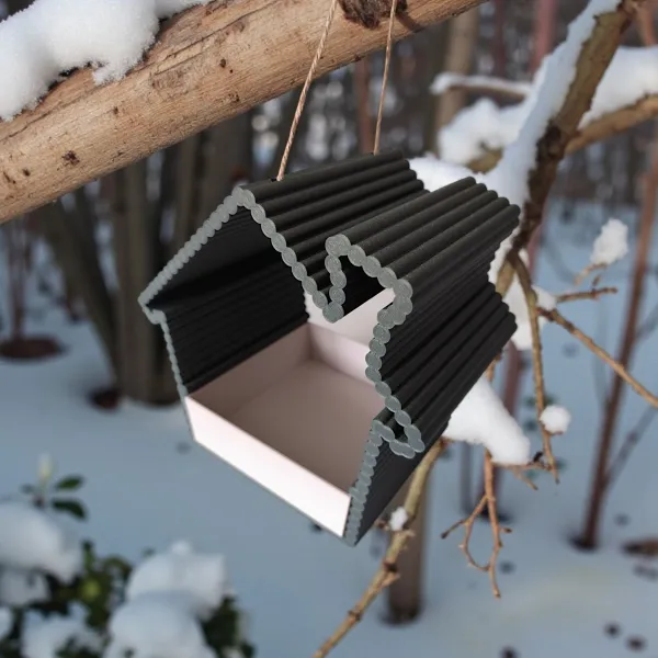 Ribbed Bird Feeder with Removable Compartment