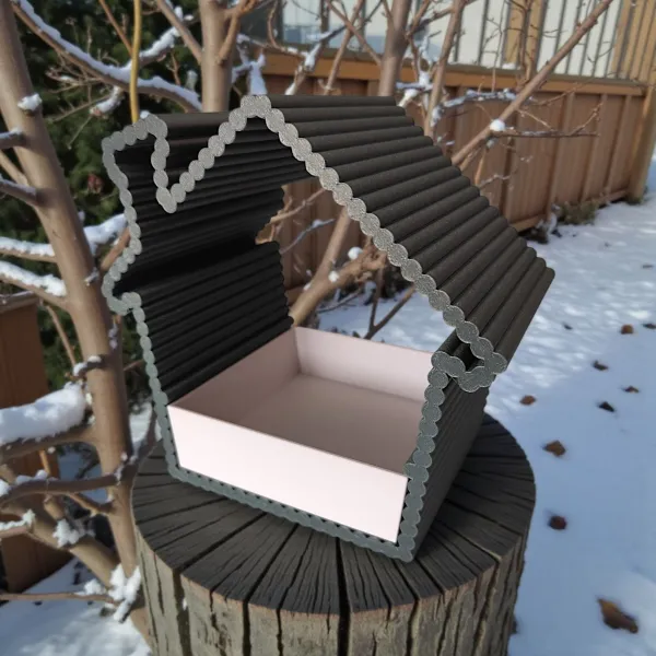 Ribbed Bird Feeder with Removable Compartment